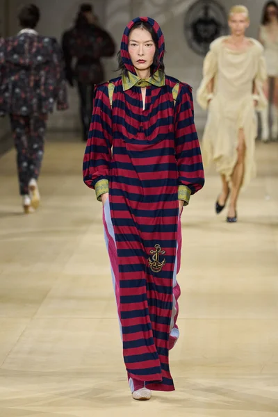 Look 25